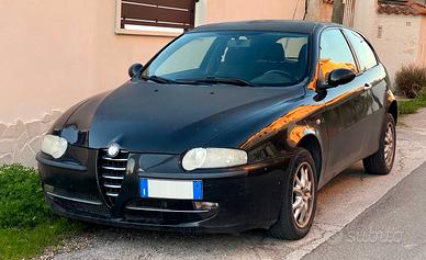Alfa 147 1.9 JTD 3p Distinctive - 2004 -195.000 km