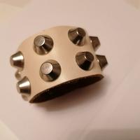 Bracciale con borchie 