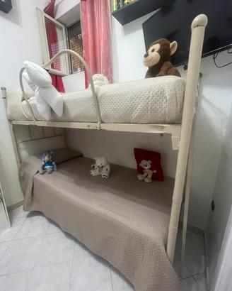 Letto a castello, ferro battuto con doghe in legno