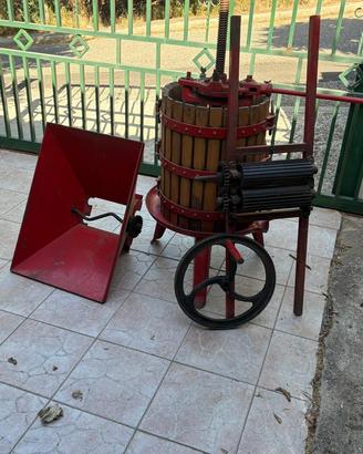 Torchio in legno per uva