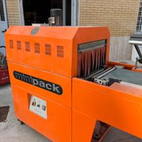 Confezionatrice con tunnel di retrazione