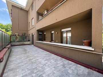 Appartamento di 138 m² con 5 locali e box auto a S