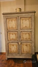Armadio d'antiquariato, dell'Ottocento,restaurato