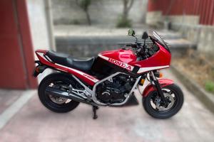 Honda VF 1000 - 1984