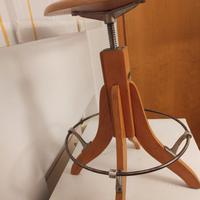 Sgabello in legno