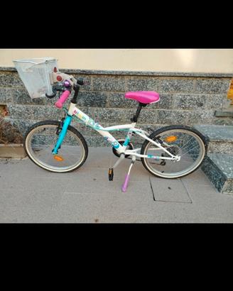 Bambina B'twin 20" con Cestino, Cavalletto