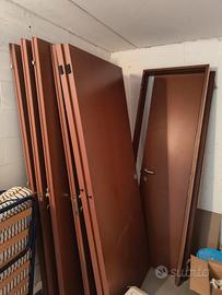 Set 6 porte interne color noce in buono stato