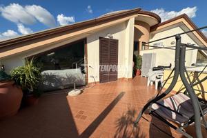 Bilocale arredato panoramico con box auto e terra