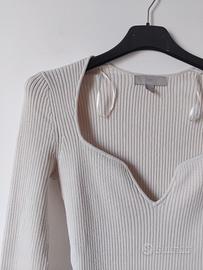 Top a costine con scollo a cuore 
