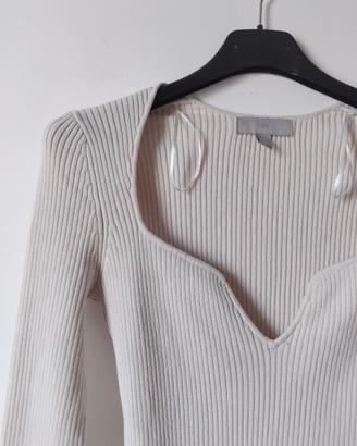 Top a costine con scollo a cuore 