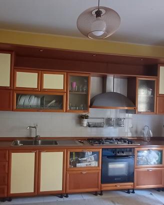 letto+tavolo +cucina + sedie 