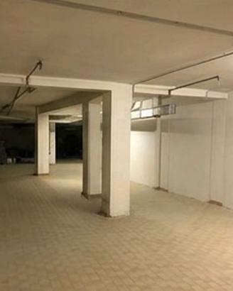 Magazzino - Deposito - Roma. Trasformabile in loft