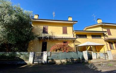 Porzione di casa con quattro camere da letto, due