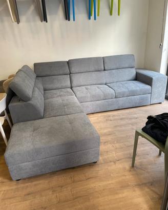 Divano contenitore con pouf estraibili