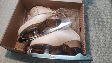 sport pattinaggio su ghiacchio