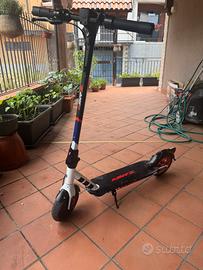 Monopattino elettrico Aprilia eSR Z