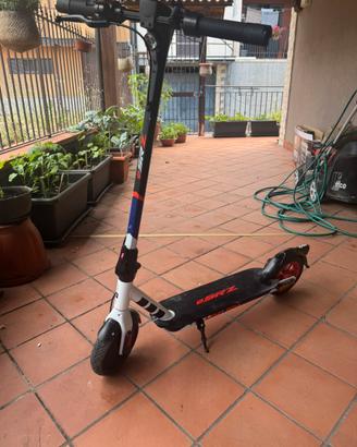Monopattino elettrico Aprilia eSR Z