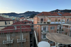 Ad Alassio trilocale con posto auto