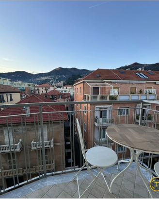 Ad Alassio trilocale con posto auto