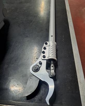 Forbice potatura cordless su asta