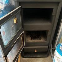 Stufa a legna con forno Prity