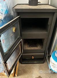 Stufa a legna con forno Prity