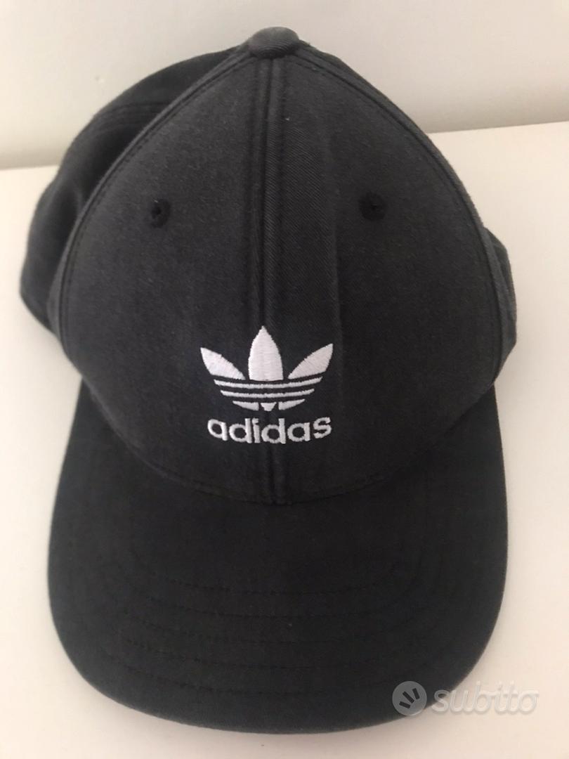 Cappello adidas clearance visiera a becco