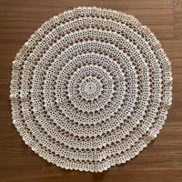 Centrino in pizzo ricamato a mano