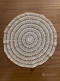 Centrino in pizzo ricamato a mano