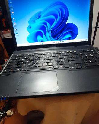 Fujitsu win 11 ssd 480 ram 8 giga