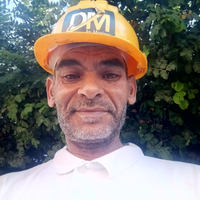 Tecnico marocchino specializzato in tinteggiatura