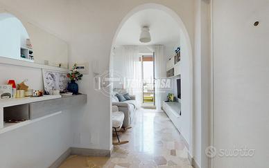 TRILOCALE IN CENTRO A BOLLATE CON TERRAZZO