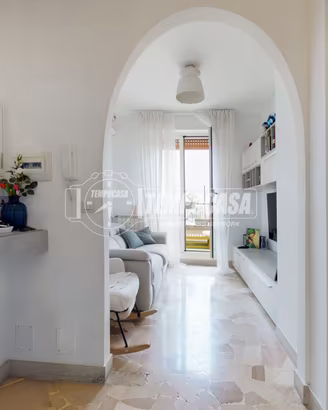 TRILOCALE IN CENTRO A BOLLATE CON TERRAZZO