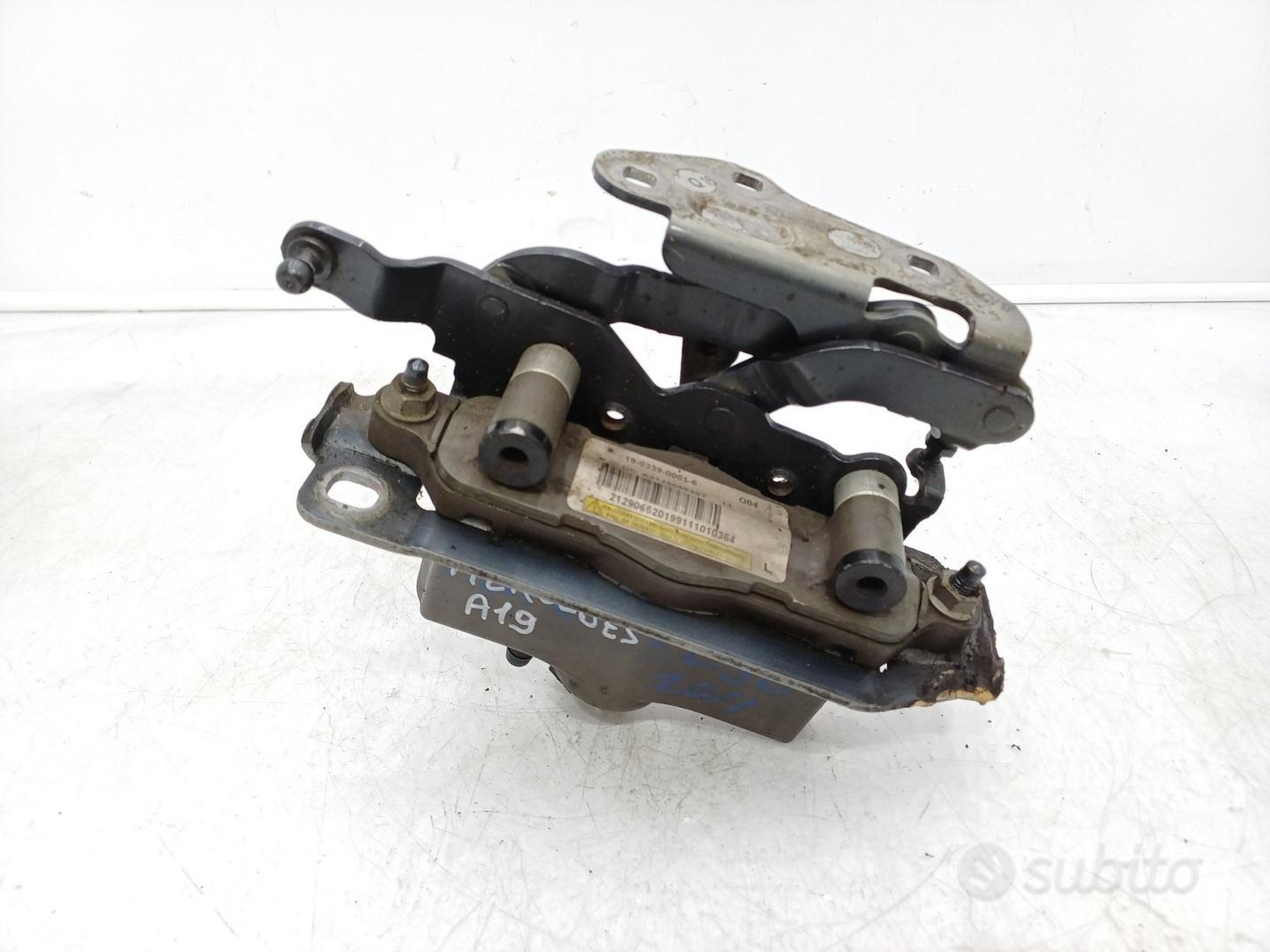 Cerniera Cofano Anteriore Destro Per Mercedes CLA W117 2013-2019 – Metallo OEM 1178800228, Facile Montaggio
