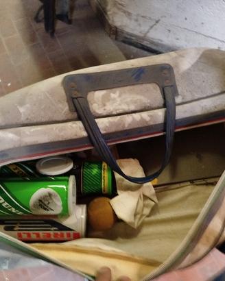 borsa e racchette da tennis vintage in blocco