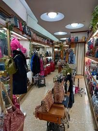 Locale c1 in via m.stabile/r.settimo 5 vetrine