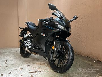 Moto Yamaha YZR 125