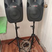 2 casse attive + 2 cavalletti