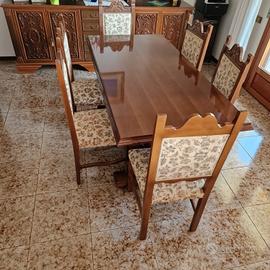 tavolo massiccio con 6 sedie