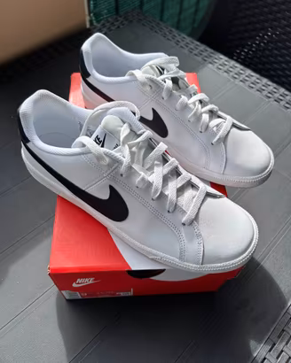 Nike Court Royale 42,5