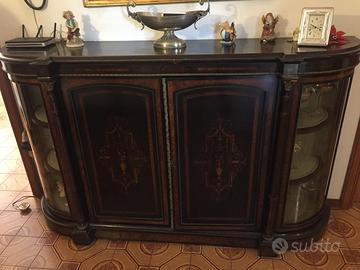 Mobile antico in legno