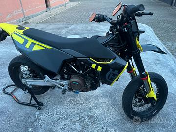 Husqvarna 701 supermoto