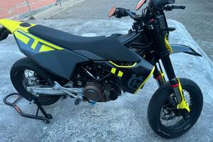 Husqvarna 701 supermoto