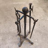 oggetti in ferro per camino 