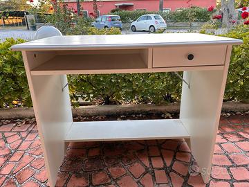 Scrivania stile ikea