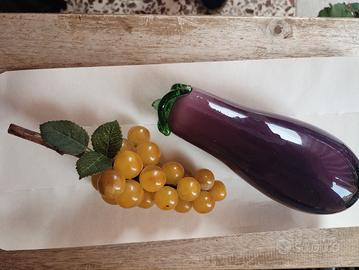 Grappolo d'uva con acini in Alabastro e melanzana 