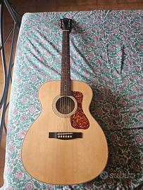 Chitarra elettroacustica Guild OM-240E Orchestra N