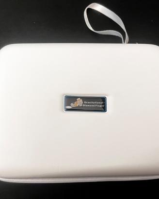 Gravitational Diamond Finger