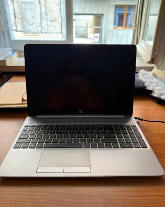 HP 250 G8 – Intel i5 / 8GB RAM / 256GB SSD