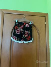Pantaloncini con fiori